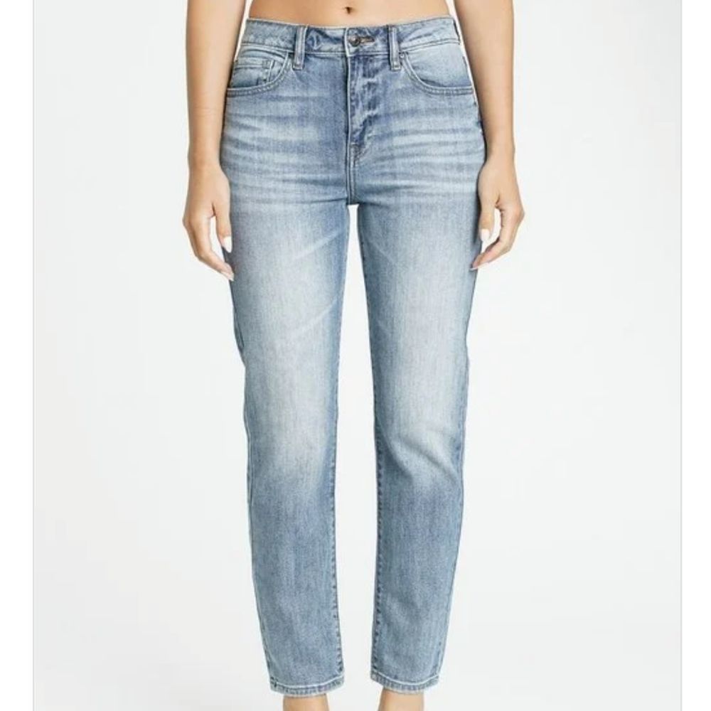 Oasis by Eunina Tyler High Rise Ankle Light Wash Mom Fit Jeans Denim